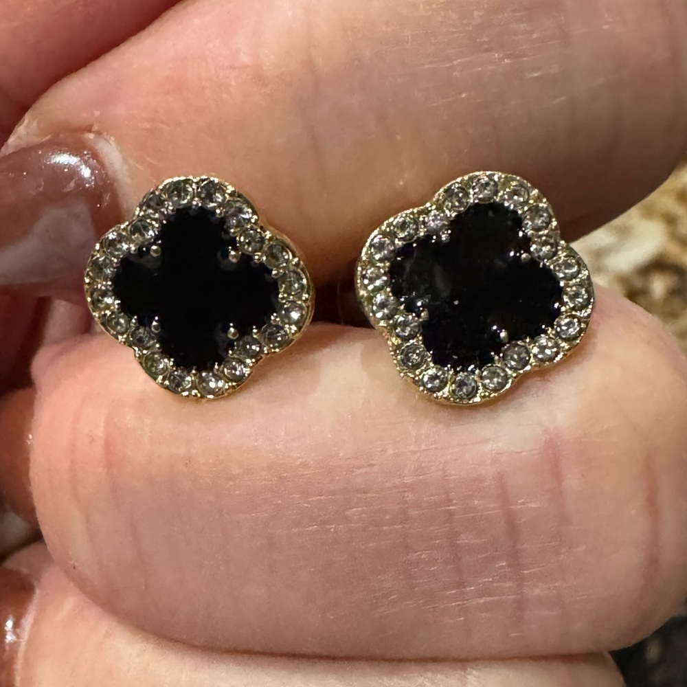 Elegant Black and silver‎ Stud Clover Earrings
